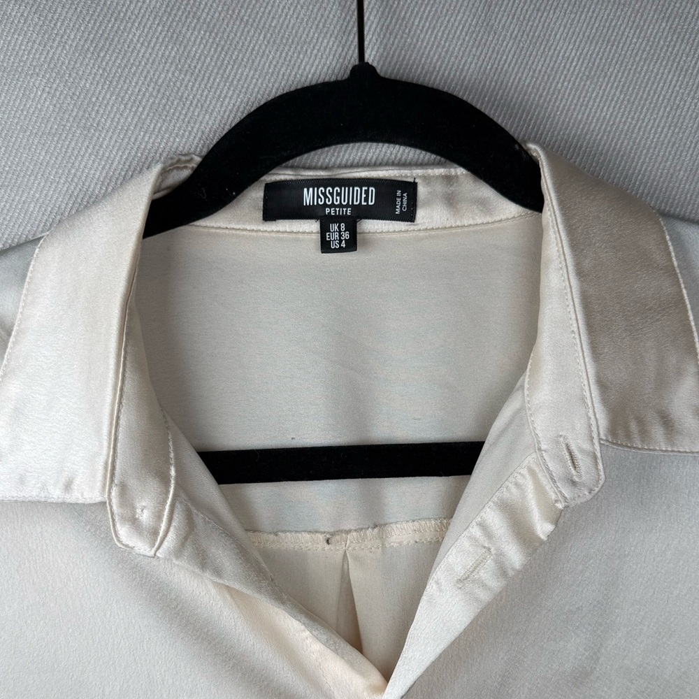Missguided Satin Like Mid Fit Button Up Blouse with Collar - Size 4 in Cream - Picture 3 of 10